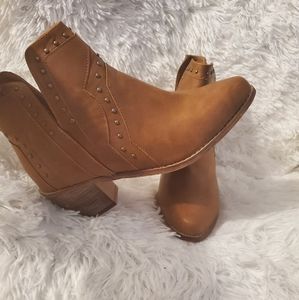 Yoki ankle booties